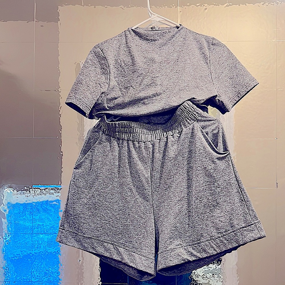 Crop top summer silk top back zipper pullover.  Waistline stretch silk shorts